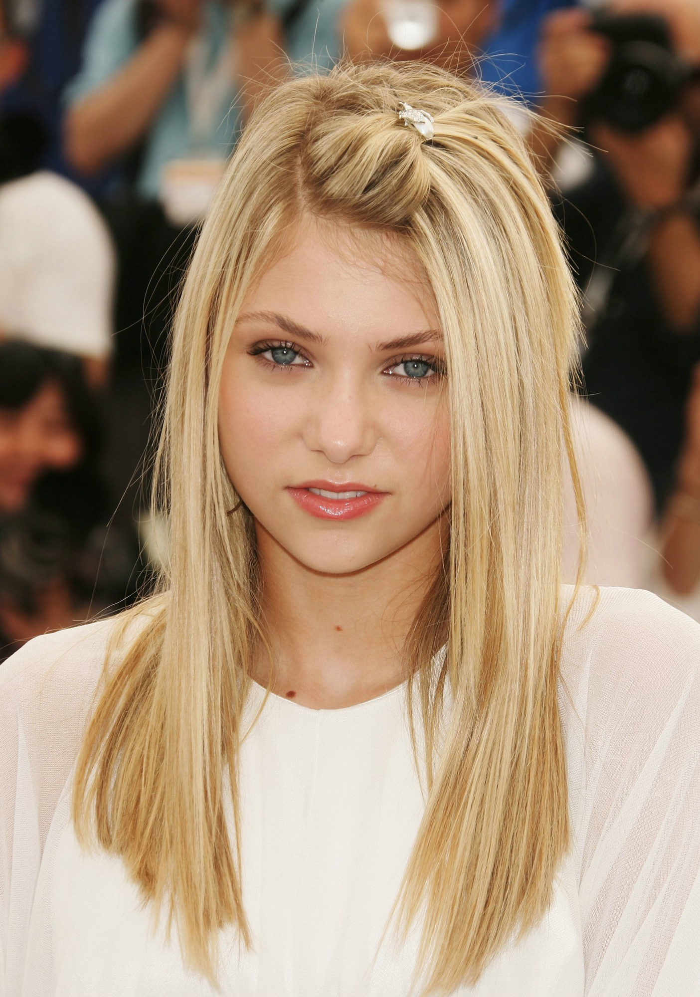 Amazing Taylor Momsen Pictures & Backgrounds