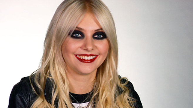 Amazing Taylor Momsen Pictures & Backgrounds