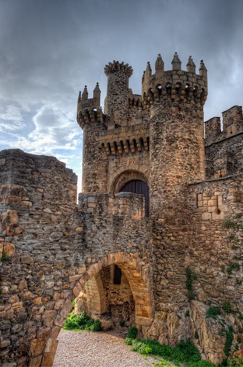 Amazing Templar Castle Of Ponferrada Pictures & Backgrounds