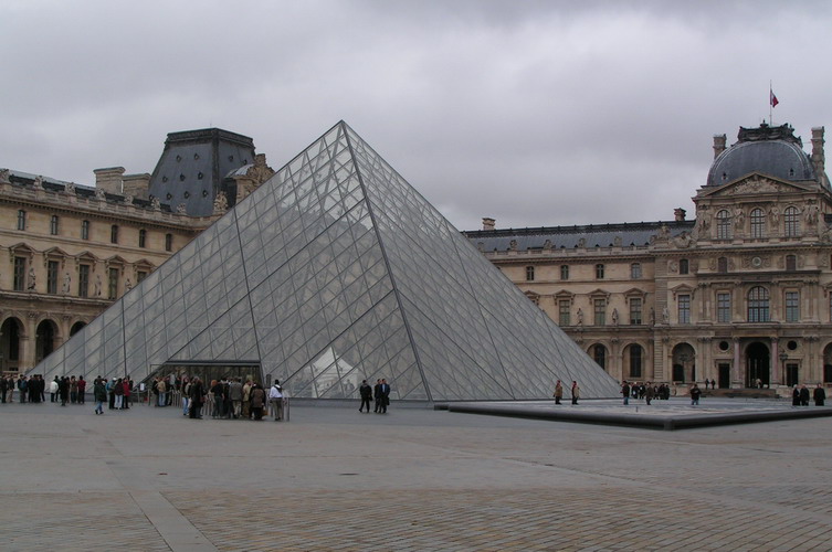 753x500 > The Louvre Wallpapers