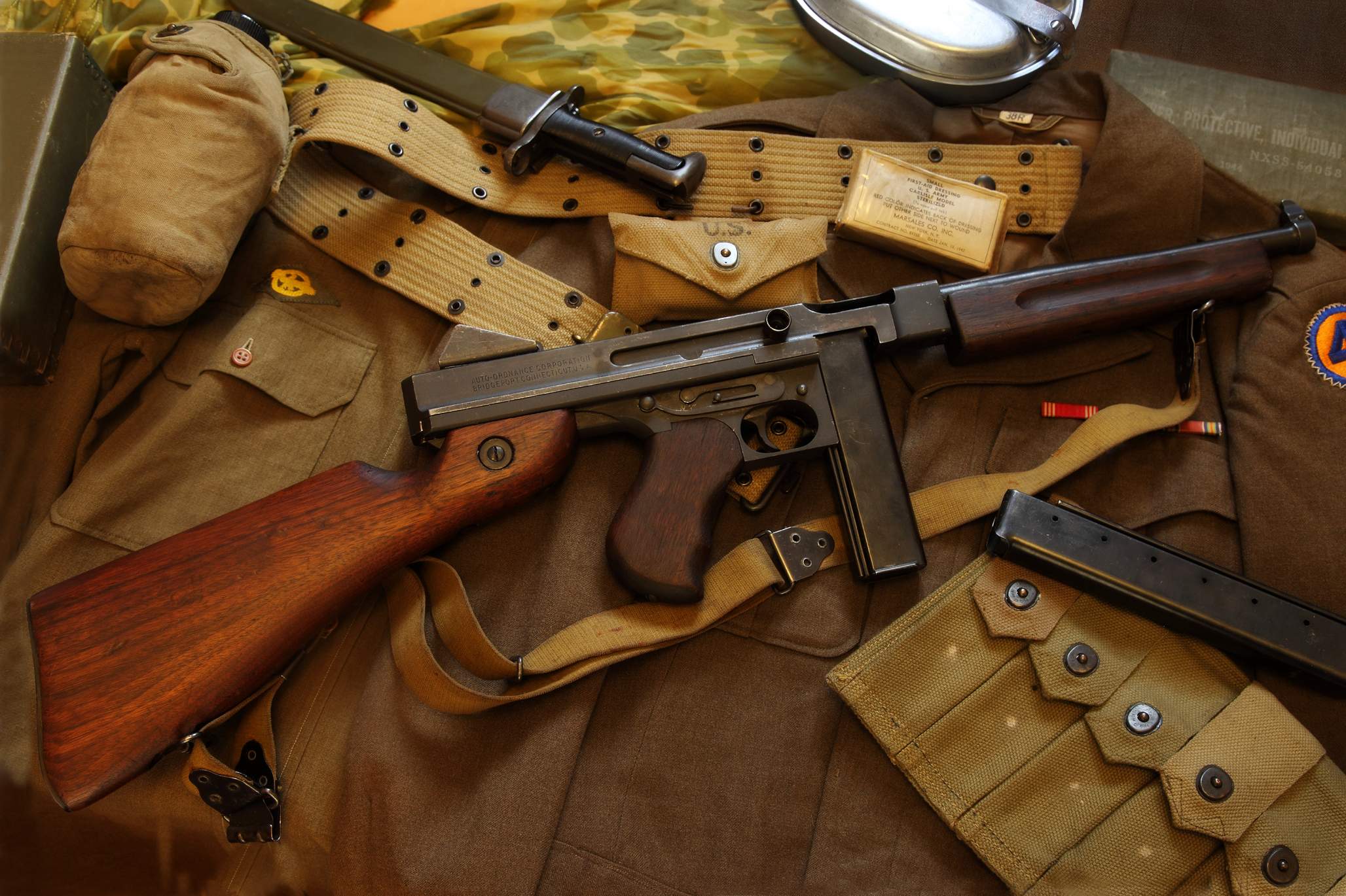 HD Quality Wallpaper | Collection: Weapons, 2056x1370 Thompson Submachine Gun