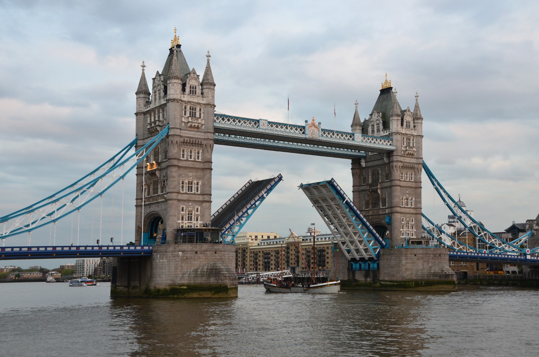 HQ Tower Bridge Wallpapers | File 455.17Kb