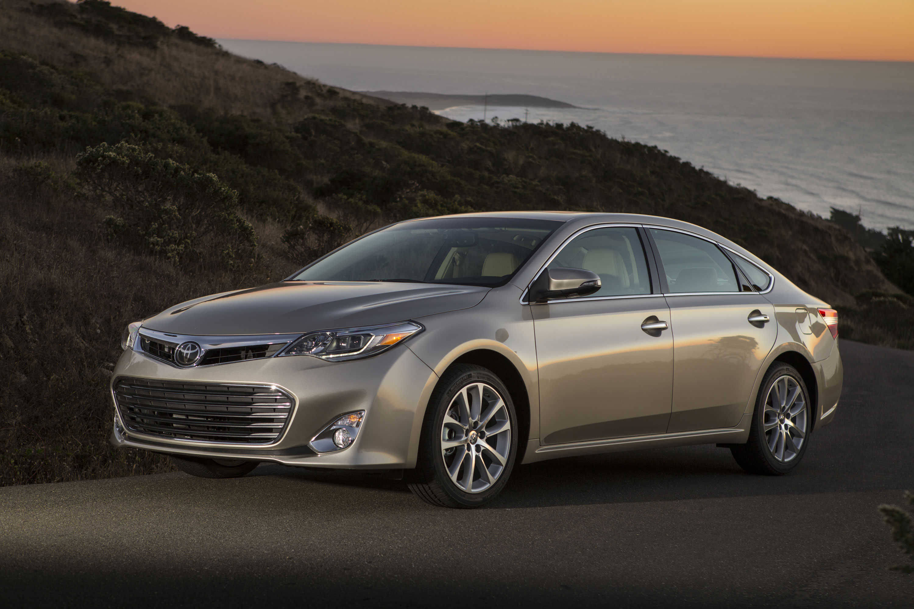 Amazing Toyota Avalon Pictures & Backgrounds
