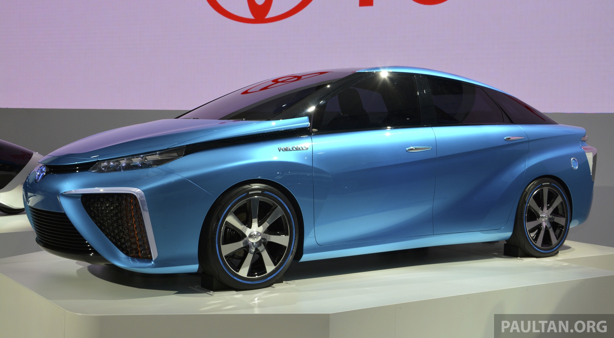 Amazing Toyota FCV Pictures & Backgrounds