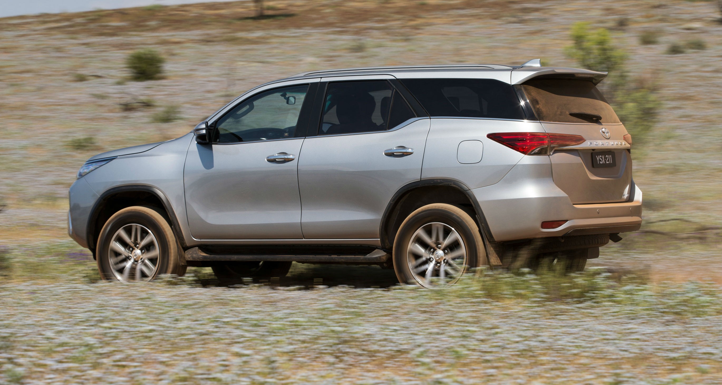 Images of Toyota Fortuner | 2739x1461