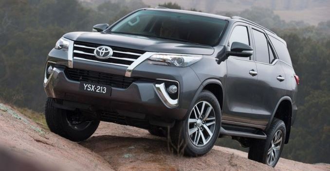 678x352 > Toyota Fortuner Wallpapers