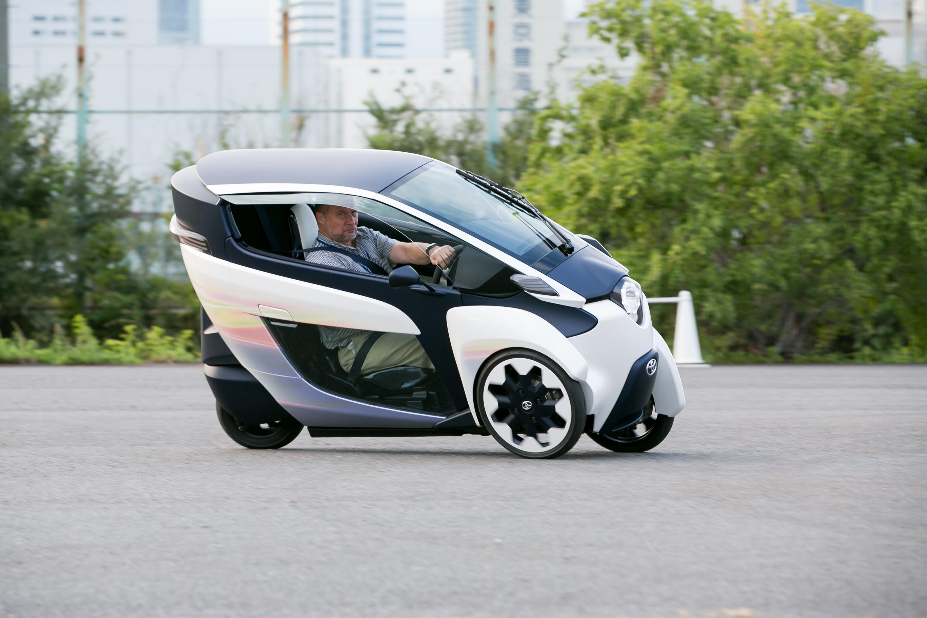 Amazing Toyota I-road Pictures & Backgrounds