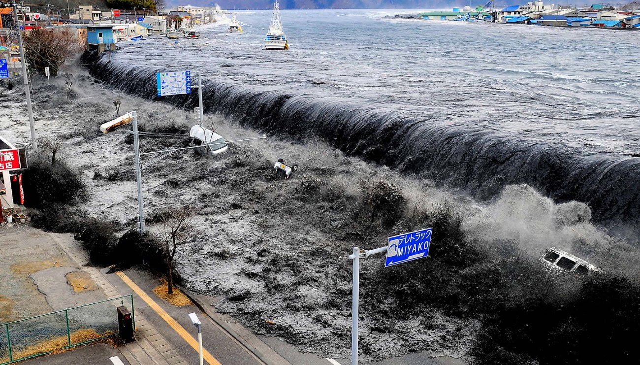 Nice Images Collection: Tsunami Desktop Wallpapers