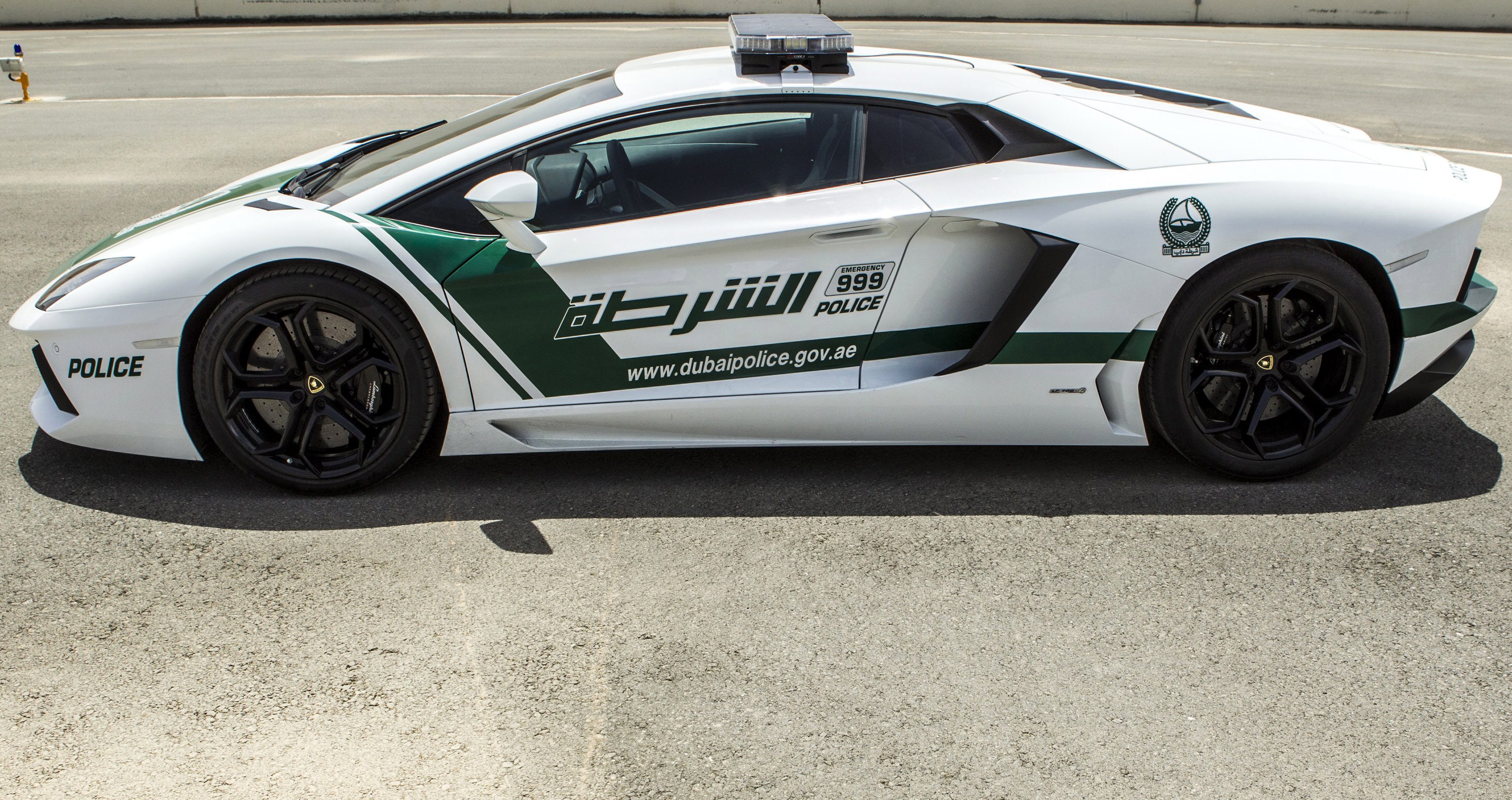 High Resolution Wallpaper | Uae Dubai Police Lamborghini 3500x1852 px
