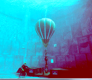 Images of Underwater Baloons | 300x262