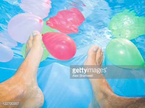 Amazing Underwater Baloons Pictures & Backgrounds