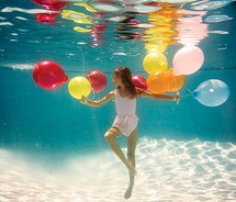 215x184 > Underwater Baloons Wallpapers
