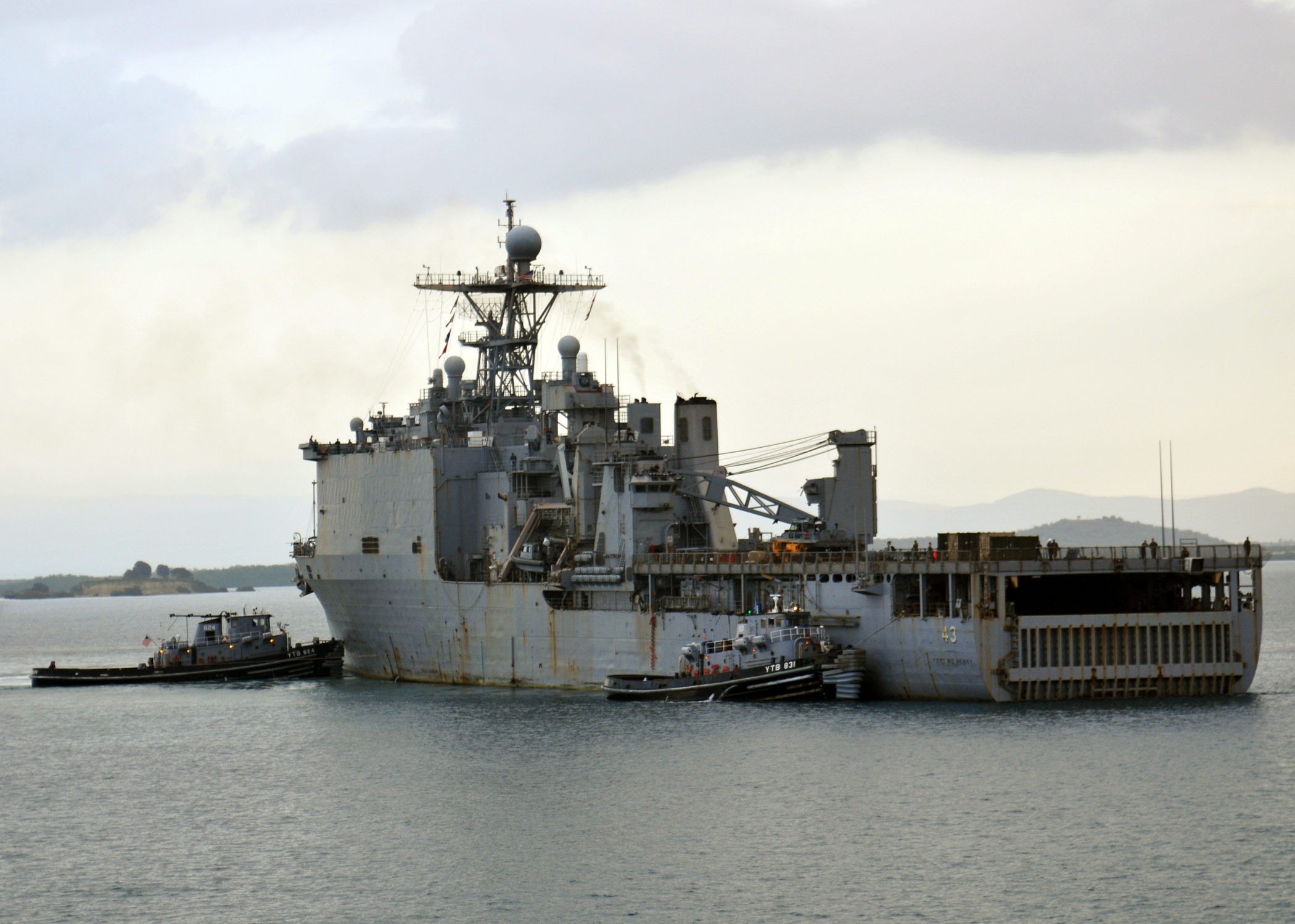 USS Fort McHenry (LSD-43) #10