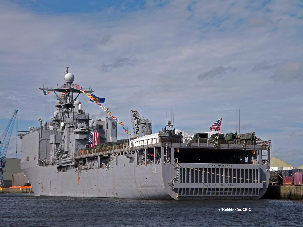 High Resolution Wallpaper | USS Fort McHenry (LSD-43) 1200x900 px