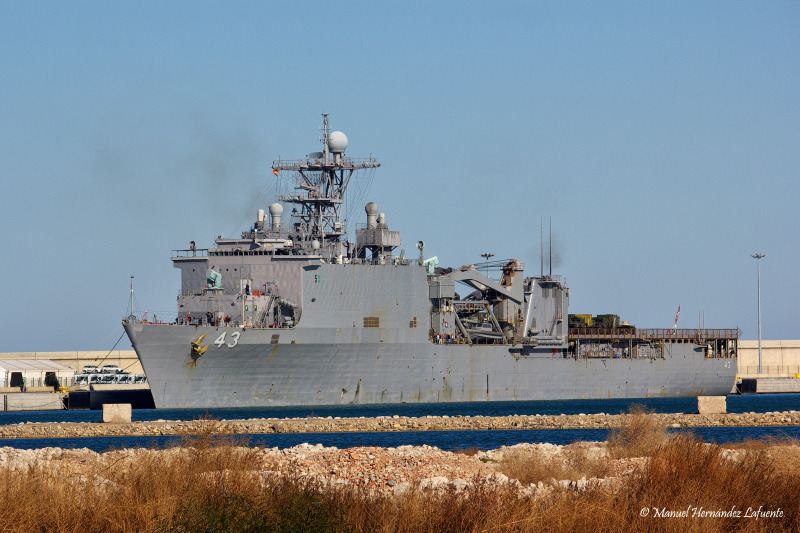 HD Quality Wallpaper | Collection: Military, 800x533 USS Fort McHenry (LSD-43)