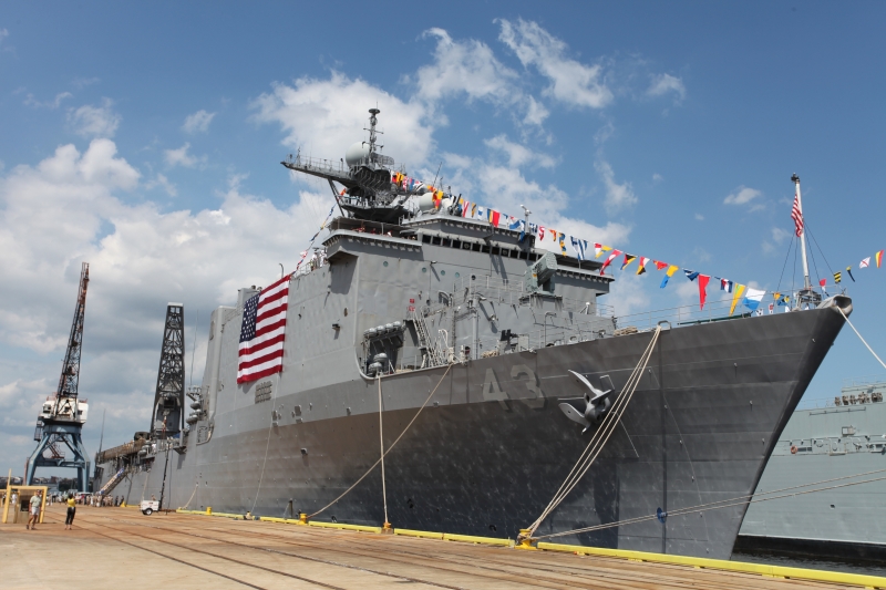 Nice wallpapers USS Fort McHenry (LSD-43) 800x533px