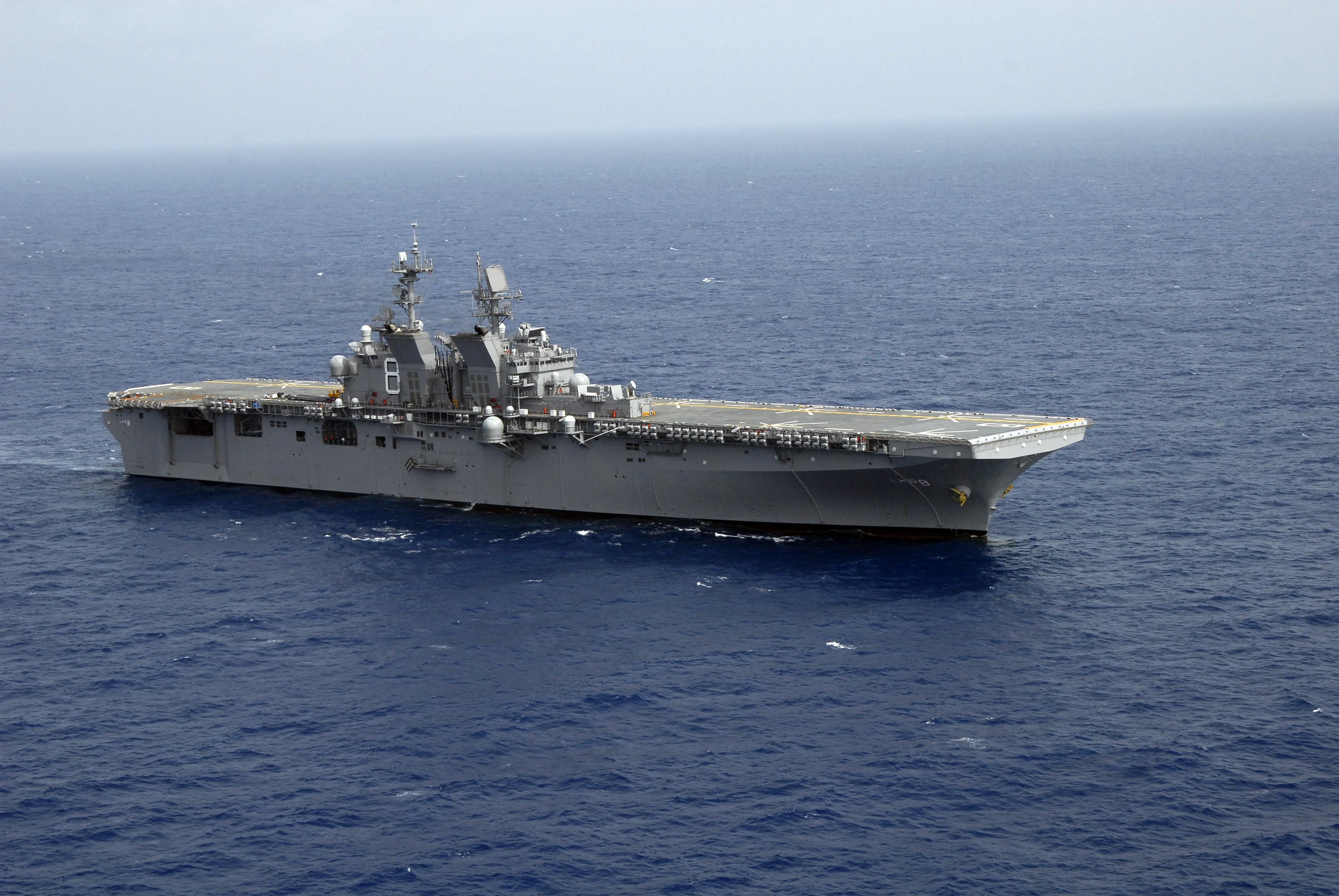 High Resolution Wallpaper | USS Makin Island (LHD-8) 3872x2592 px