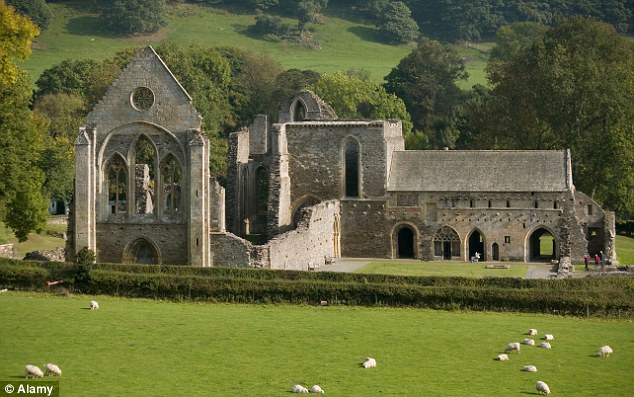 High Resolution Wallpaper | Valle Crucis Abbey 634x397 px