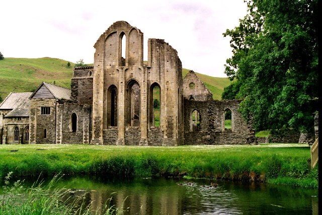 Images of Valle Crucis Abbey | 640x427