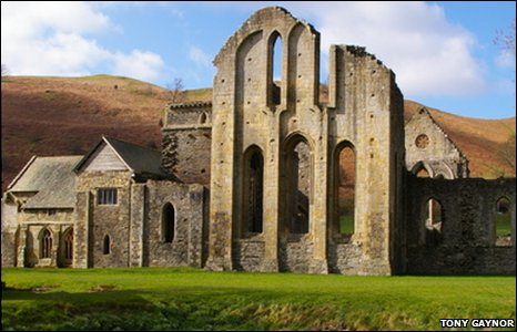 HQ Valle Crucis Abbey Wallpapers | File 38.18Kb