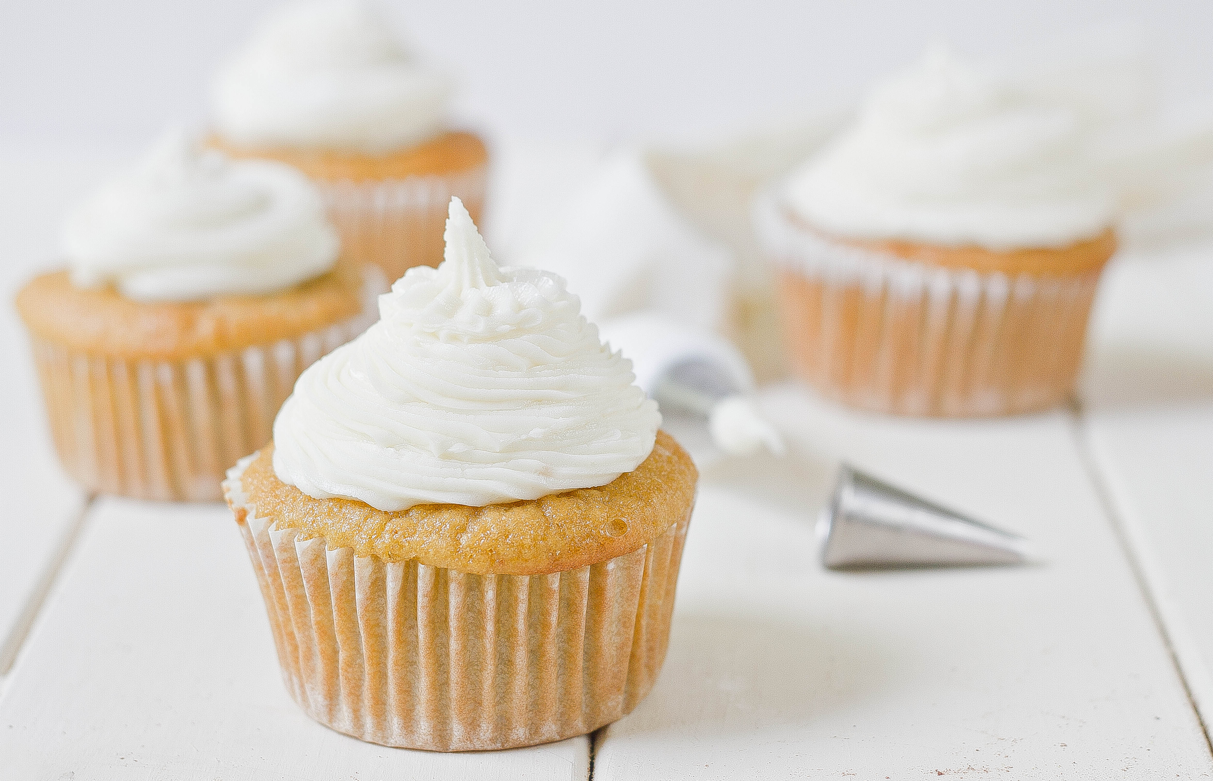 Amazing Vanilla Cupcake Pictures & Backgrounds