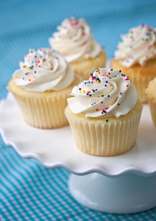 Amazing Vanilla Cupcake Pictures & Backgrounds