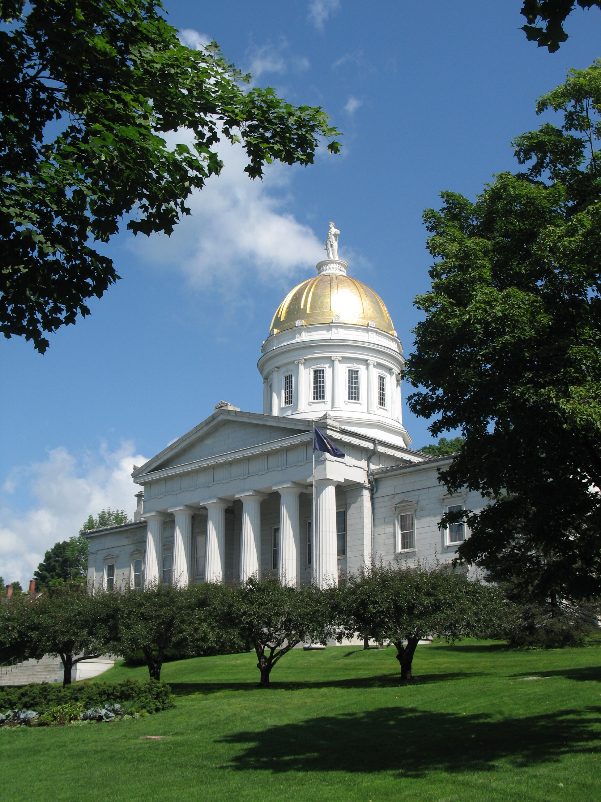 High Resolution Wallpaper | Vermont State House 1944x2592 px