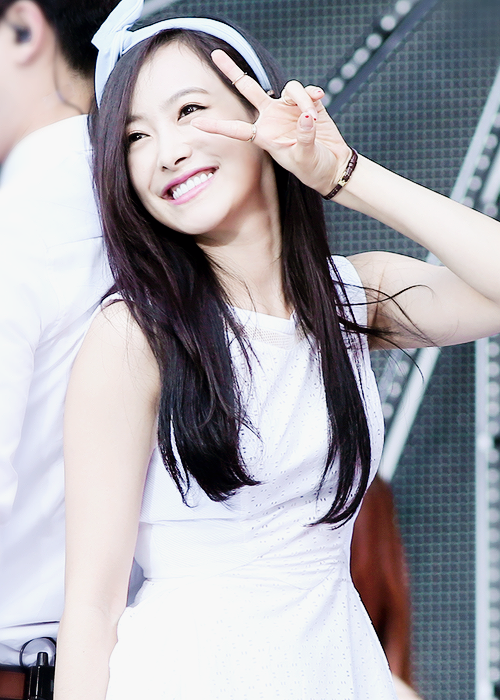 High Resolution Wallpaper | Victoria Song 500x700 px