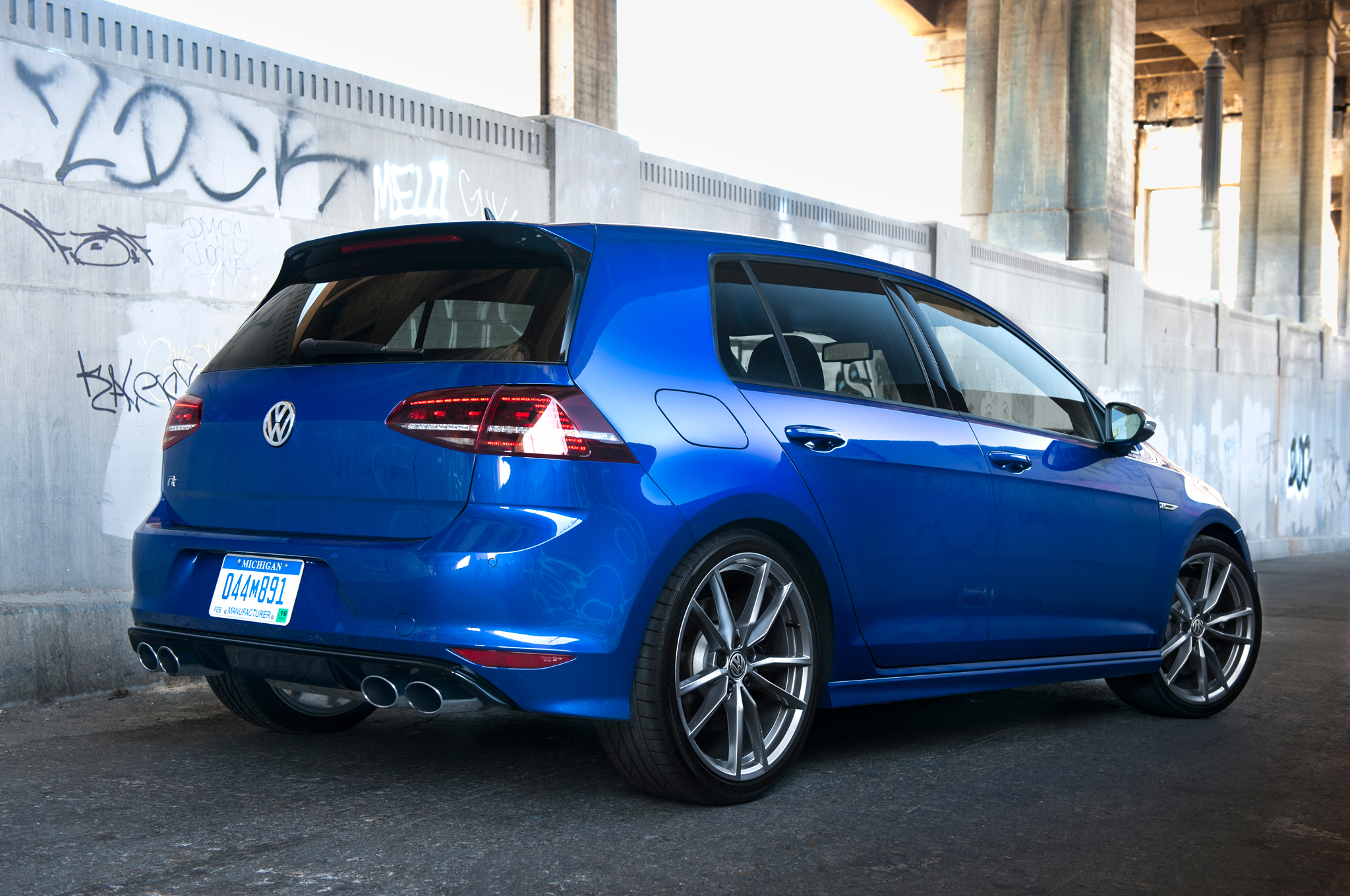 HD Quality Wallpaper | Collection: Vehicles, 2048x1360 Volkswagen Golf R