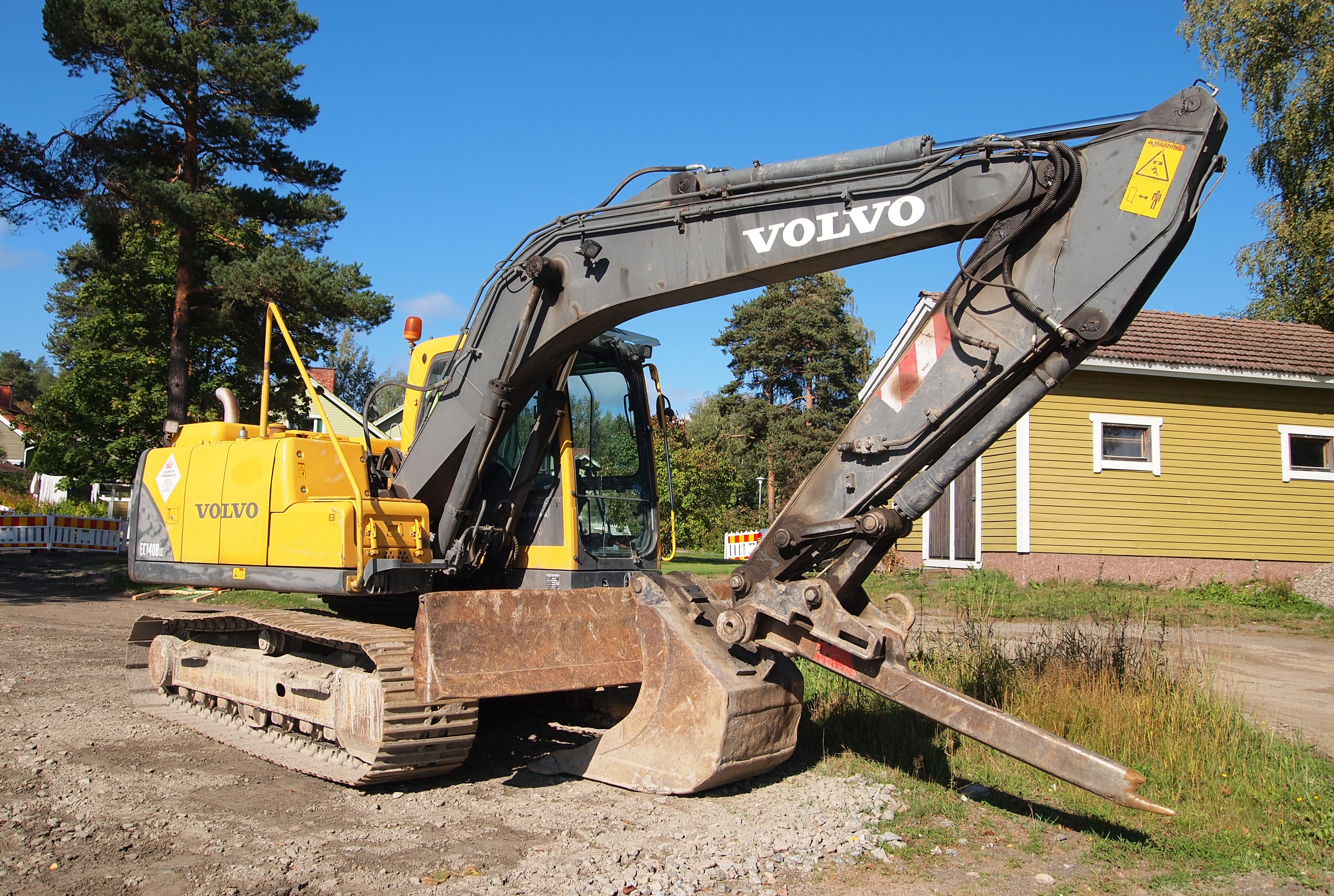 Amazing Volvo Excavator Pictures & Backgrounds