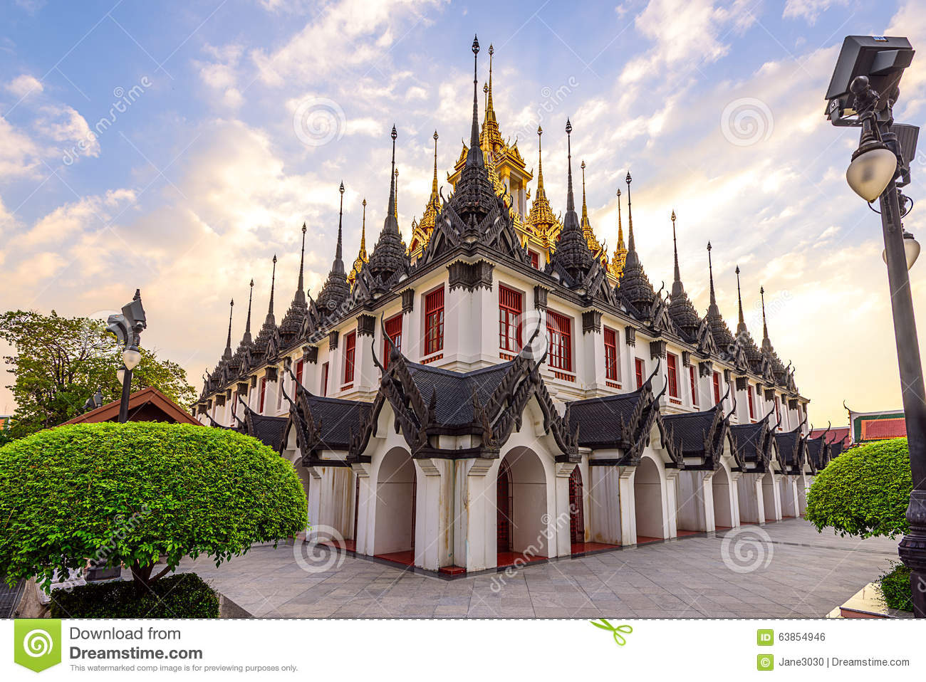 Images of Wat Ratchanaddaram | 1300x958