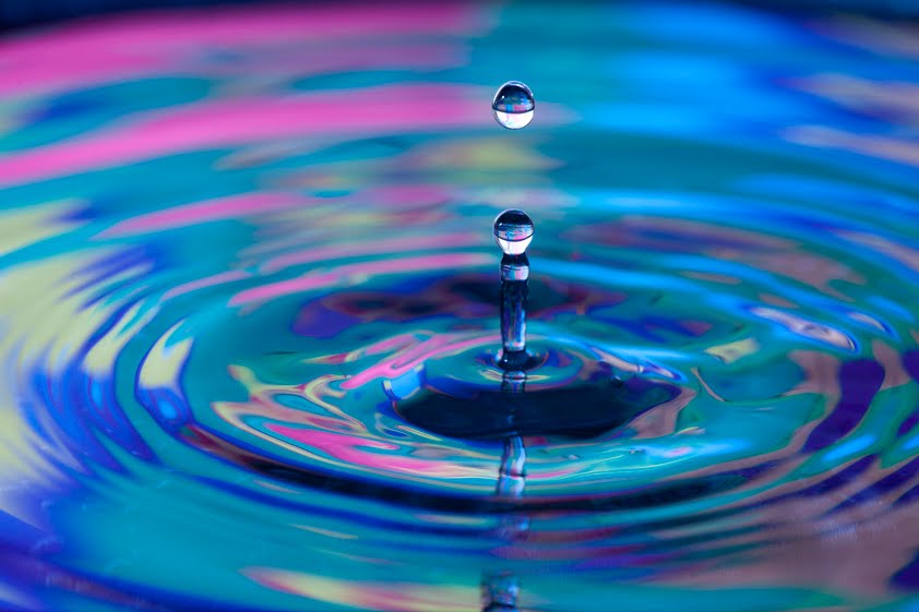 842x561 > Water Drops Wallpapers