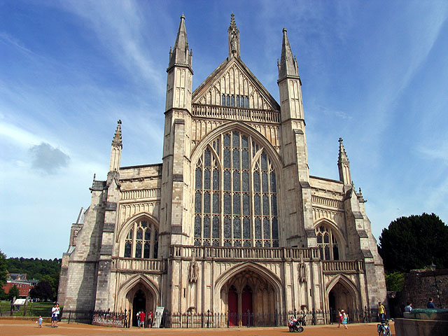 Nice Images Collection: Winchester Cathedral Desktop Wallpapers