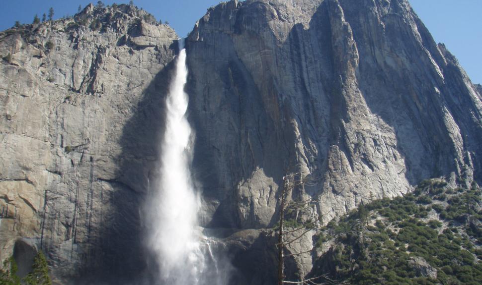 Amazing Yosemite Falls Pictures & Backgrounds