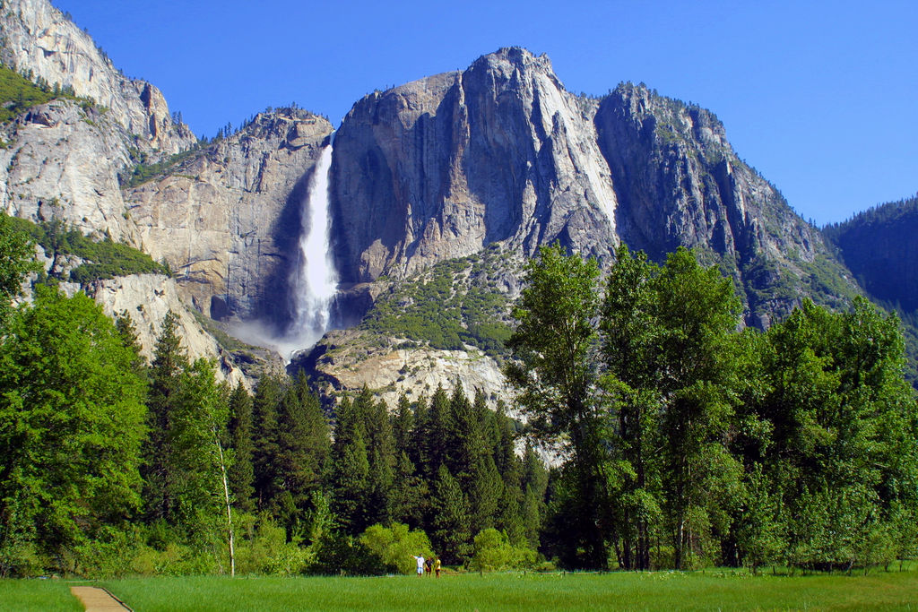 Amazing Yosemite Falls Pictures & Backgrounds