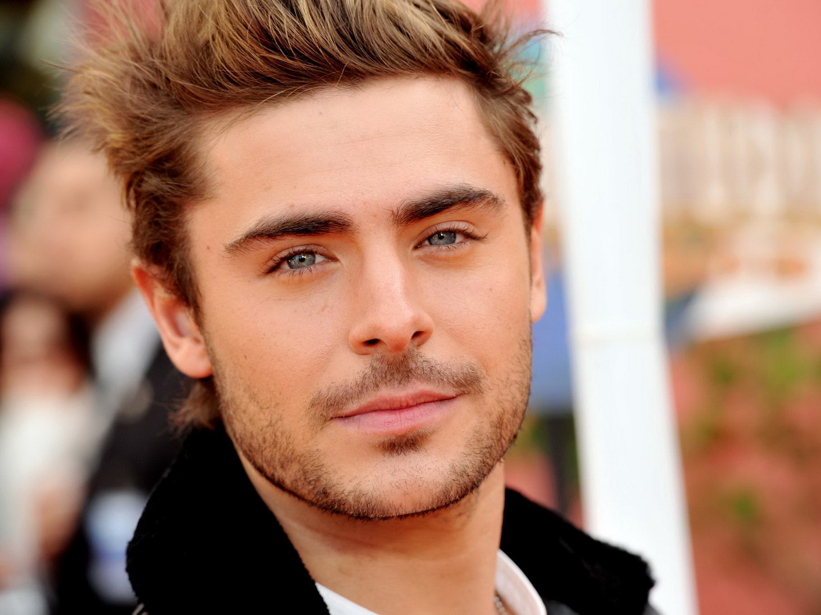 Images of Zac Efron | 1600x1200