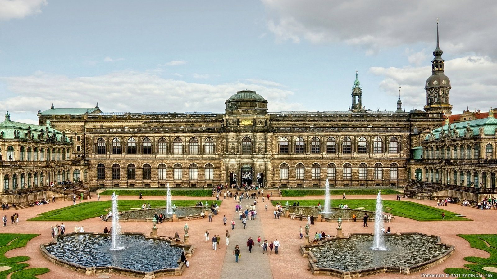 HQ Zwinger (Dresden) Wallpapers | File 370.39Kb