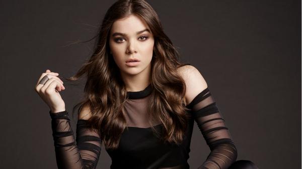 preview Hailee Steinfeld