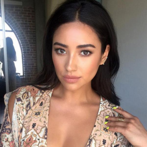 preview Shay Mitchell